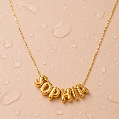 Collar con nombre de burbujas