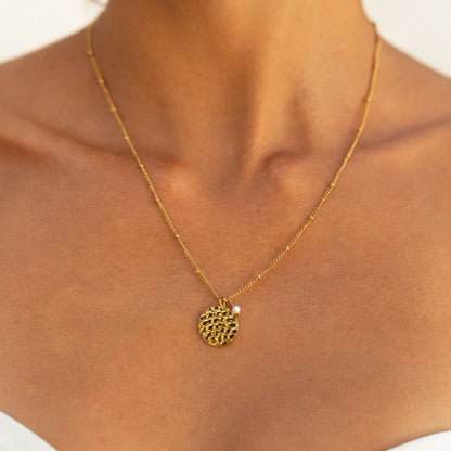 Collar con medallón isleño