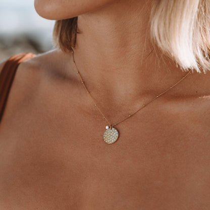 Collar con medallón isleño