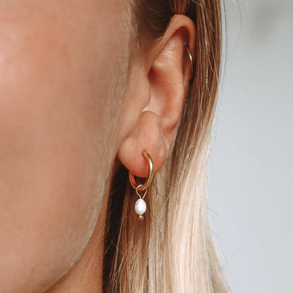 Pendientes de aro Huggie con perlas